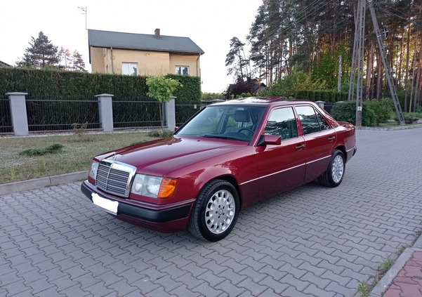 Mercedes-Benz W124 (1984-1993) cena 27400 przebieg: 230000, rok produkcji 1992 z Kielce małe 466